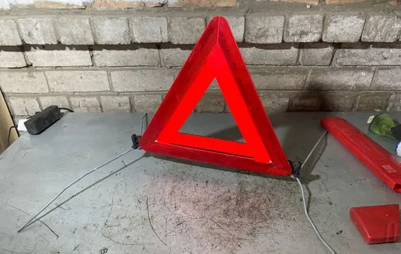 Mercedes-Benz E W210 Emergency warning sign 8RW004563001 27R03275