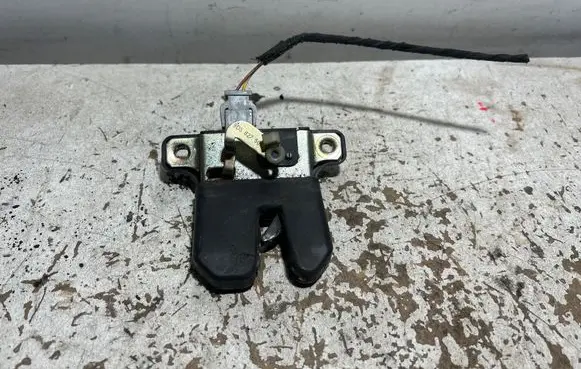 Audi A4 S4 B5 8D Tailgate/trunk/boot lock/catch/latch 8D5827505