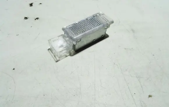 Volkswagen PASSAT B7 Glove box light 7L0947415