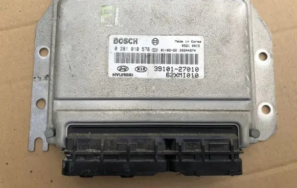 Hyundai Elantra Engine control unit/module 0281010576