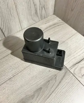 Mercedes-Benz C W203 Central locking vacuum pump 2038000048 0132006365