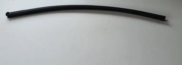 Hyundai Santa Fe Rubber seal front door window/glass 