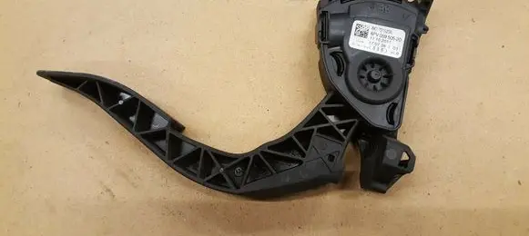 Audi A4 S4 B8 8K Accelerator throttle pedal 8K1721523A