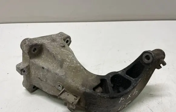 Mercedes-Benz E W211 Engine mounting bracket A6422230804