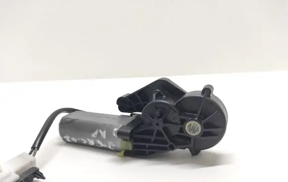 Mercedes-Benz E W211 Seat adjustment motor 0390203207