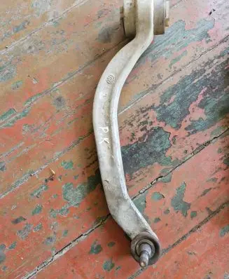 Volkswagen PASSAT B5 Front lower control arm/wishbone