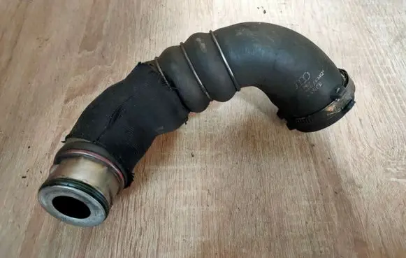 Audi A4 S4 B7 8E 8H Engine coolant pipe/hose 038131111J