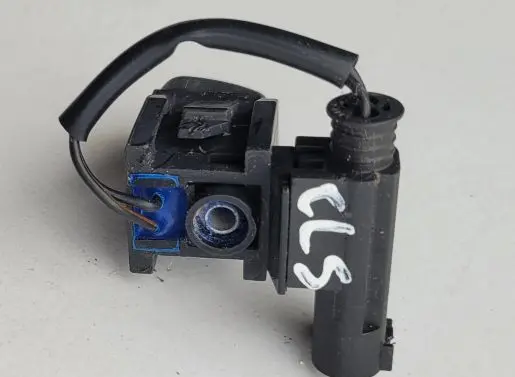 Mercedes-Benz CLS C219 Windshield washer spray nozzle 