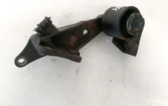 Mazda 626 Engine mount bracket
