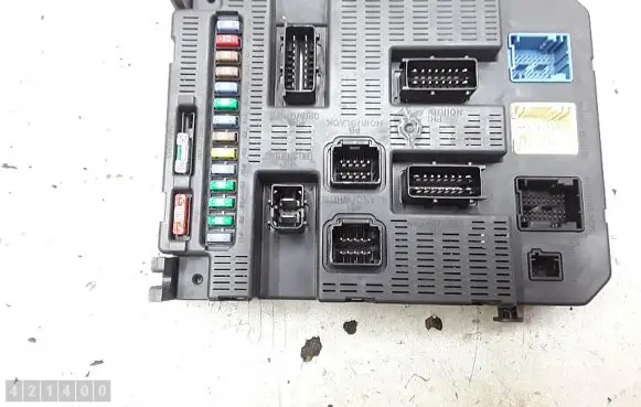 Peugeot 308 Fuse module 9663798180