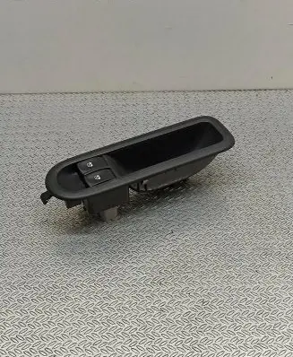 Renault Twingo II Electric window control switch 8200356513