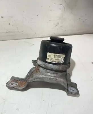 Volvo S60 Engine mount bracket 31330135