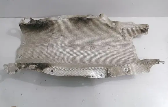 BMW 5 F10 F11 Heat shield in engine bay 7202858