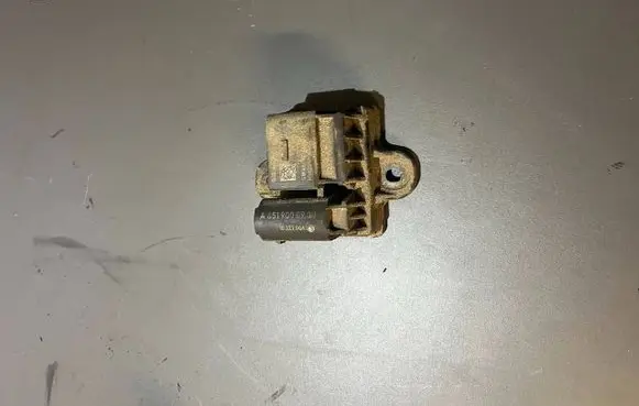 Mercedes-Benz C W204 Glow plug pre-heat relay A6519000900 1032700634