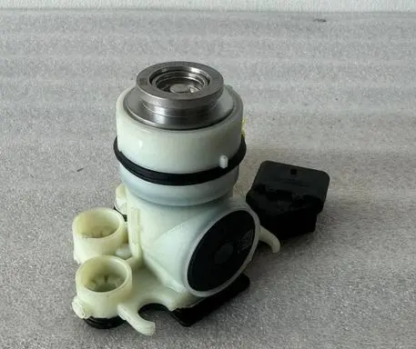 Volkswagen Multivan T6 Adblue pump F01C250168
