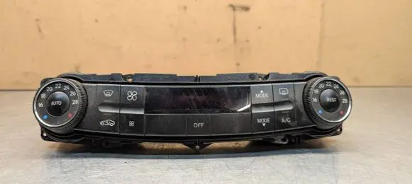 Mercedes-Benz E W211 Climate control unit 2118300890 4505SW250 00063706