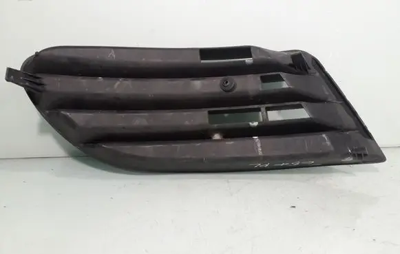 Volkswagen Golf Plus Front bumper lower grill 5M0853666