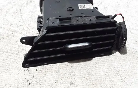 BMW 5 G30 G31 Dashboard side air vent grill/cover trim 9329585