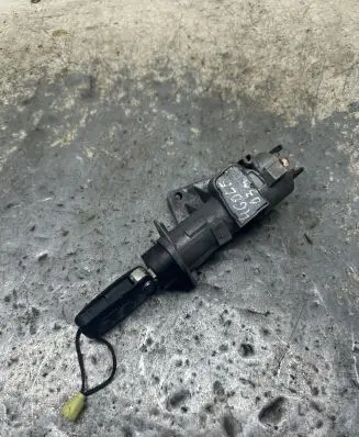 Volkswagen Golf IV Ignition lock 4B0905851C