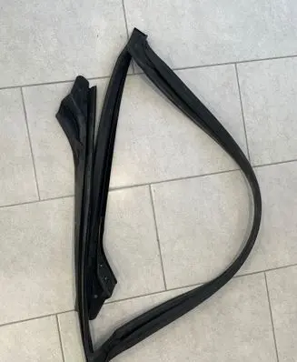 Chevrolet Corvette C8 Front door rubber seal 84820761