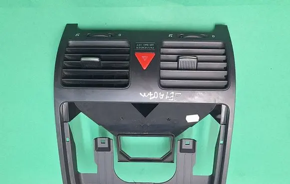 Volkswagen Jetta V Dash center air vent grill 1K0819735C 3KVBC6 1K0819728F