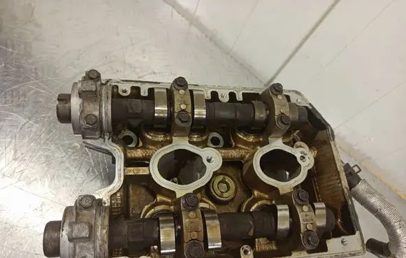 Subaru Impreza I Engine head glowicasubaru