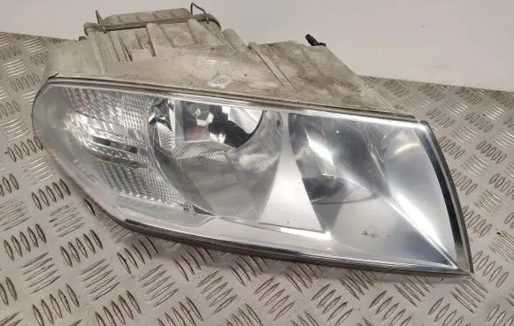 Skoda Octavia Mk2 (1Z) Headlight/headlamp 1Z1941018P