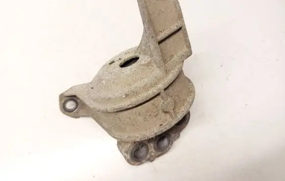Opel Astra G Engine mount bracket 