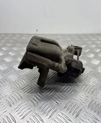 Volkswagen PASSAT B6 Front brake caliper