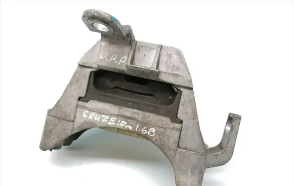 Chevrolet Cruze Engine mount bracket 13294212