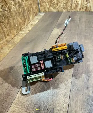 Mercedes-Benz C W204 Fuse module 168298 1670660