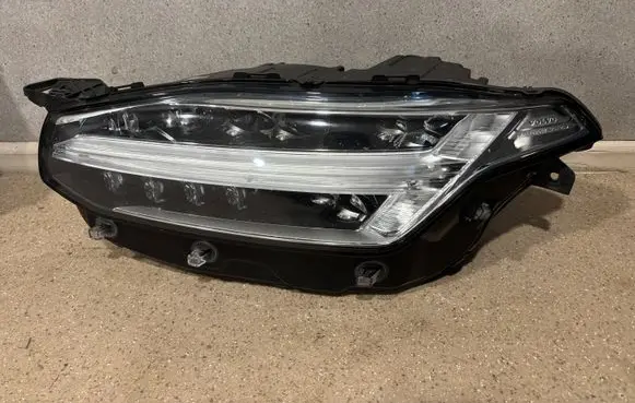 Volvo XC90 Headlight/headlamp 31656987