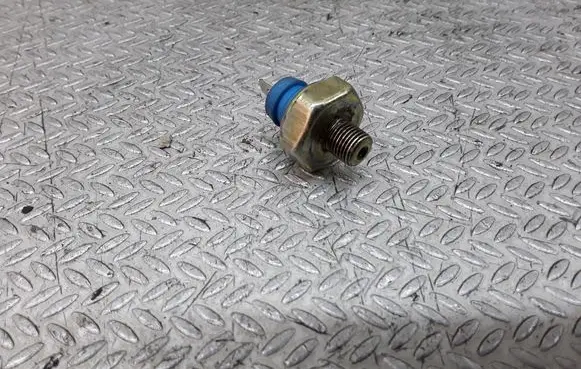 Volkswagen Transporter - Caravelle T4 Oil pressure sensor 
