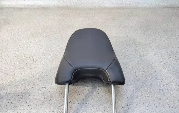 Volvo V70 Front seat headrest 