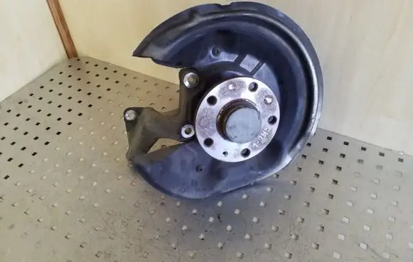 Rear wheel hub
