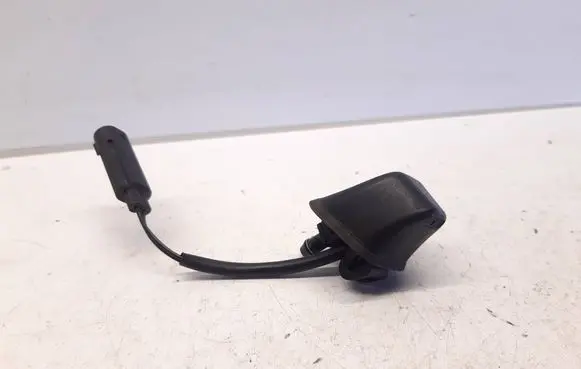 BMW 3 E90 E91 Windshield washer spray nozzle 8365385