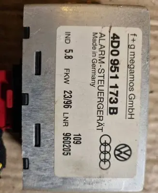 Audi A4 S4 B5 8D Alarm control unit/module 4D0951173B 960205