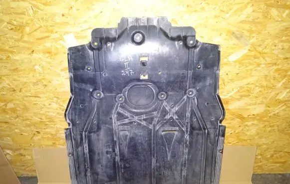 Mercedes-Benz GLA H247 Engine splash shield/under tray A2475201500
