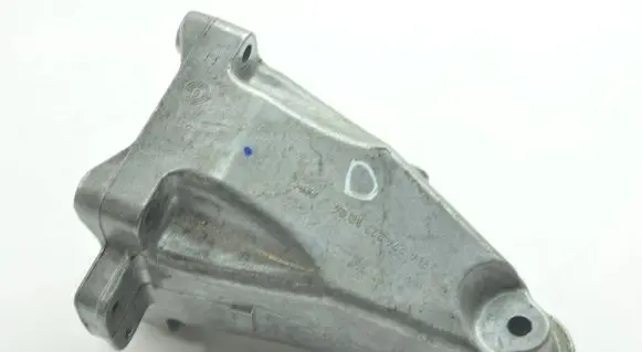 Mercedes-Benz C W205 Engine mounting bracket A2742231004