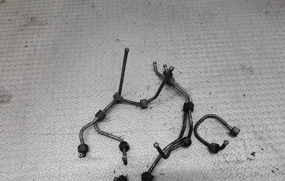 Fuel injector supply line/pipe