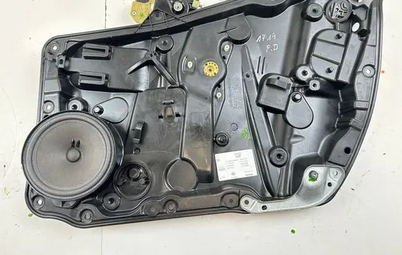 Mercedes-Benz CLA C117 X117 W117 Front window lifting mechanism without motor A1175400705
