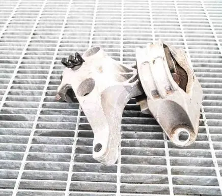 Dacia Duster Engine mount bracket 112849221R