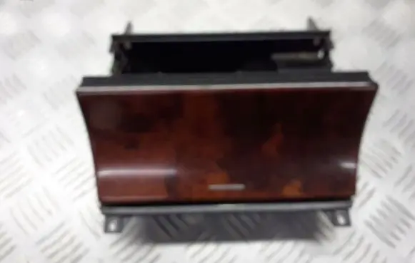 Mercedes-Benz E W210 Glove box