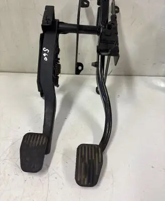 Volvo S60 Pedal assembly 3524406