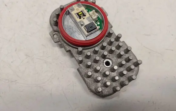 BMW 3 E92 E93 LED ballast control module 1305715084 63117263051