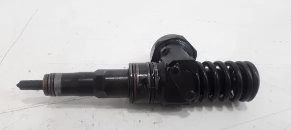 Volkswagen PASSAT B5.5 Fuel injector 038130073BA