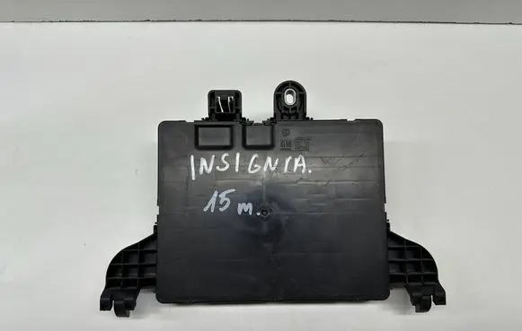 Opel Insignia A Fuse module 2273776803 22737768