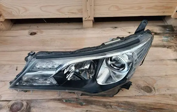 Toyota RAV 4 (XA40) LED Daytime headlight 