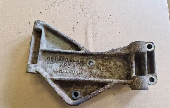 Volkswagen Corrado Generator/alternator bracket 051260885A