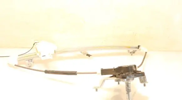 Toyota Yaris XP210 Rear window lifting mechanism without motor